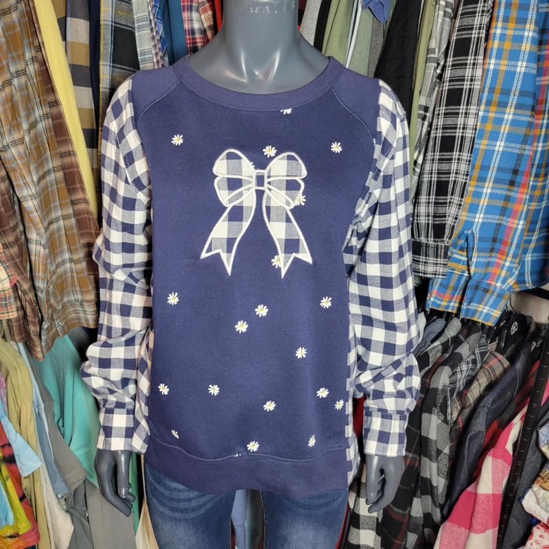 Daisies and Bows Sweatshirt M/L