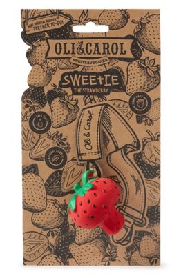 Oli &amp; Carol mini bijtspeeltje Sweetie the Strawberry – natuurlijk rubber aardbei

