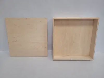 Alexander Toys houten speelbak met deksel er naast gelegd 25 x 25 x 5 cm – sensorisch speelgoed