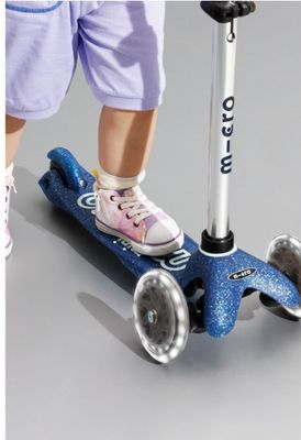 Micro Step Mini Deluxe Glitter LED kinderstep – blauw