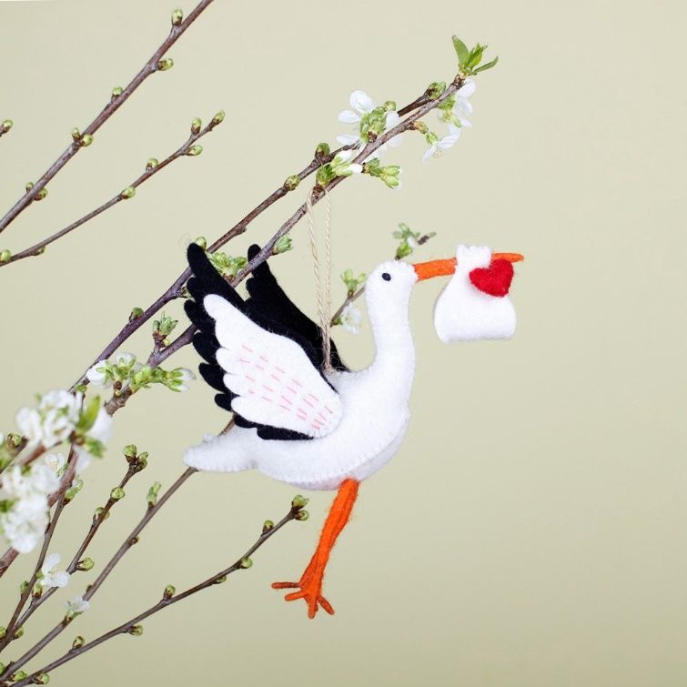 Sjaal met Verhaal Hanger Ooievaar met Hartje – Viltdecoratie