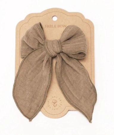 Mrs. Ertha Fable Bow Clip – kinder haarspeld in Olive groen