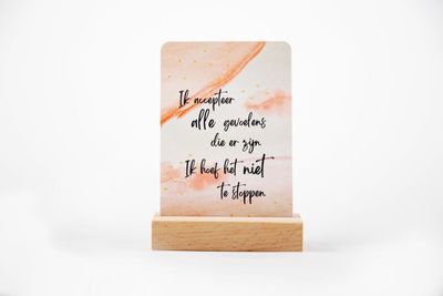 Houten kaarthouder roze en wit kaartstandaardje voor kaarten &amp; foto’s
