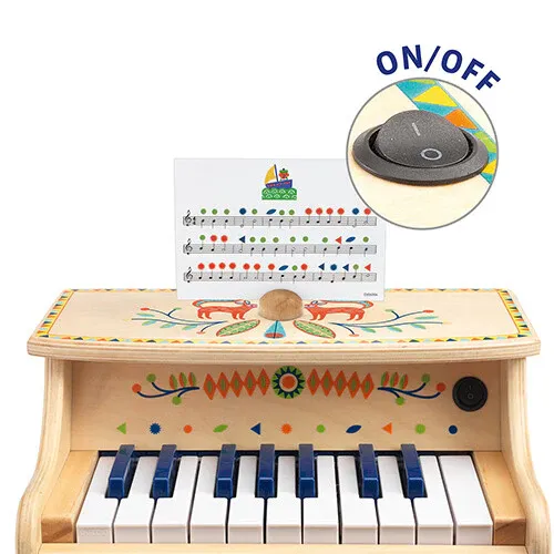 “Detail van Djeco Animambo piano met aan en uit knop en speelkaart. Close-up van muziekinstrument”