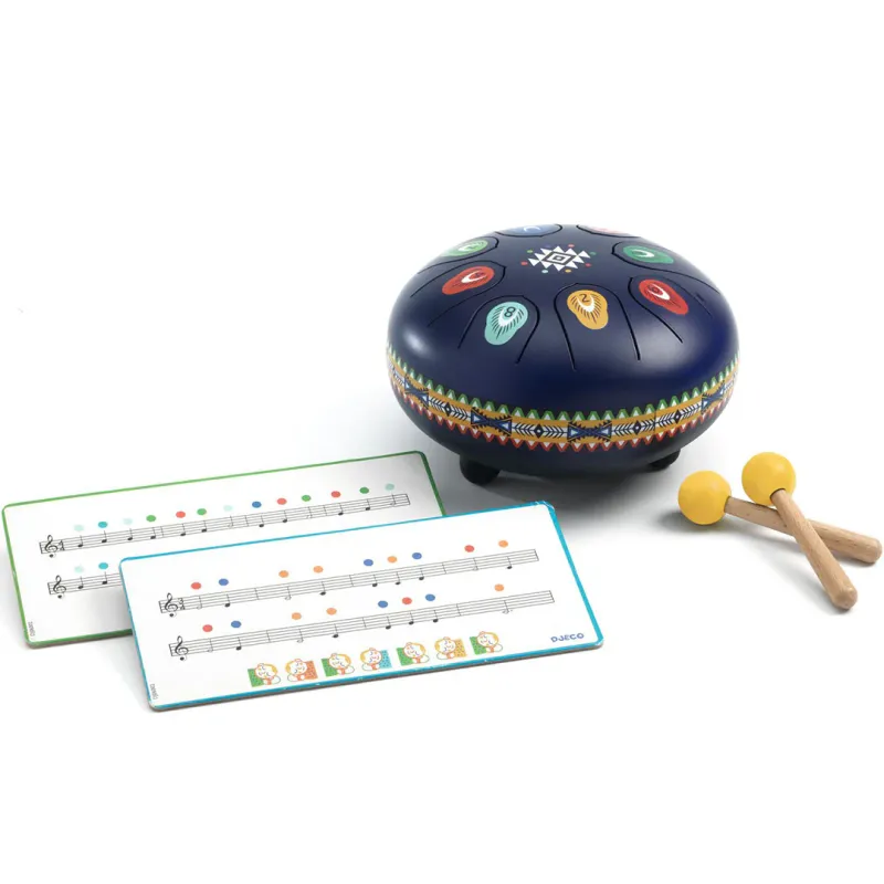 “Product overview van Djeco Animambo metalen kindertrommel met bladmuziek en houten drumstokjes”