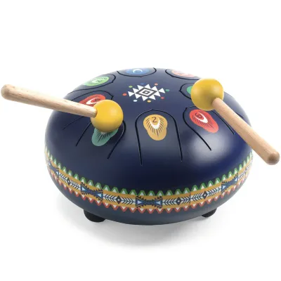 “Djeco Animambo steel drum trommel met kleurige design en twee gele stokjes”
