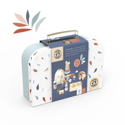 "Speelgoedkoffer van Speedy Monkey eerstespeeldoos imitatiespeelgoed met kleurrijk blaadjespatroon en labels"
