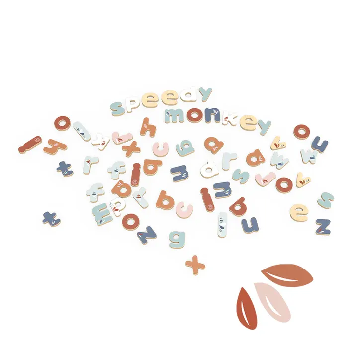 &quot;Imitatiespeelgoed set van 60 kleurrijke magnetische hoofdletters van Speedy Monkey.&quot;