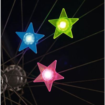 3 led lichtjes in de vorm van een ster die in de spaken van het wiel zitten