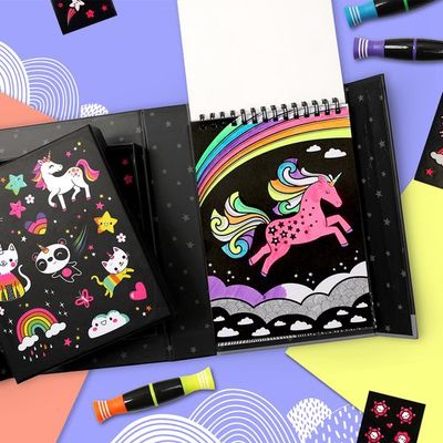 afbeelding van een ingekleurde tekening van een uniron met de neon stiften