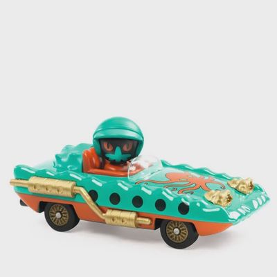 Raceauto met personage erin groen/oranje van kleur