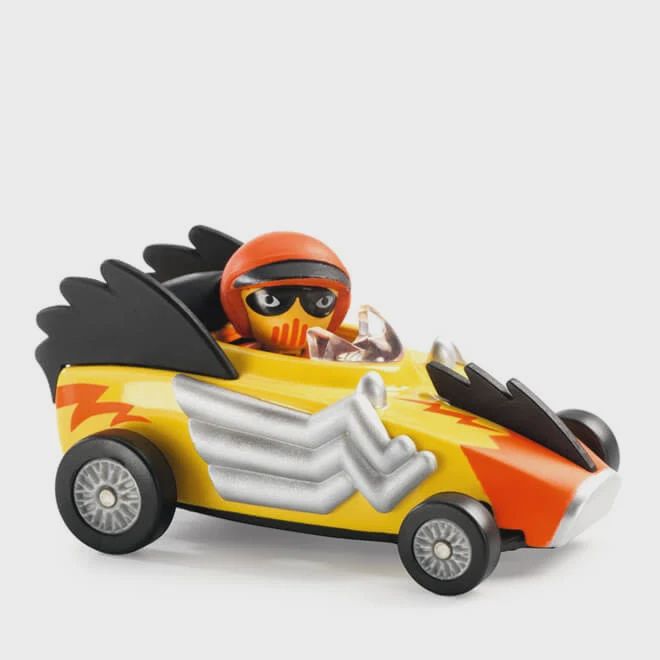 Geel zwarte raceauto met personage