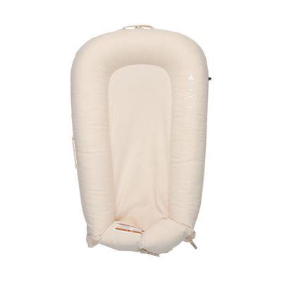 DockATot Deluxe+ Babynestje Sand Chambray kraamcadeaus