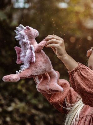 Charlie Bears knuffel Hearts draak