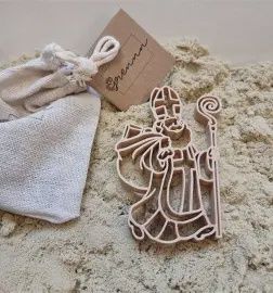 Grennn Sinterklaas Uitsteker sensorisch speelgoed in het zand.