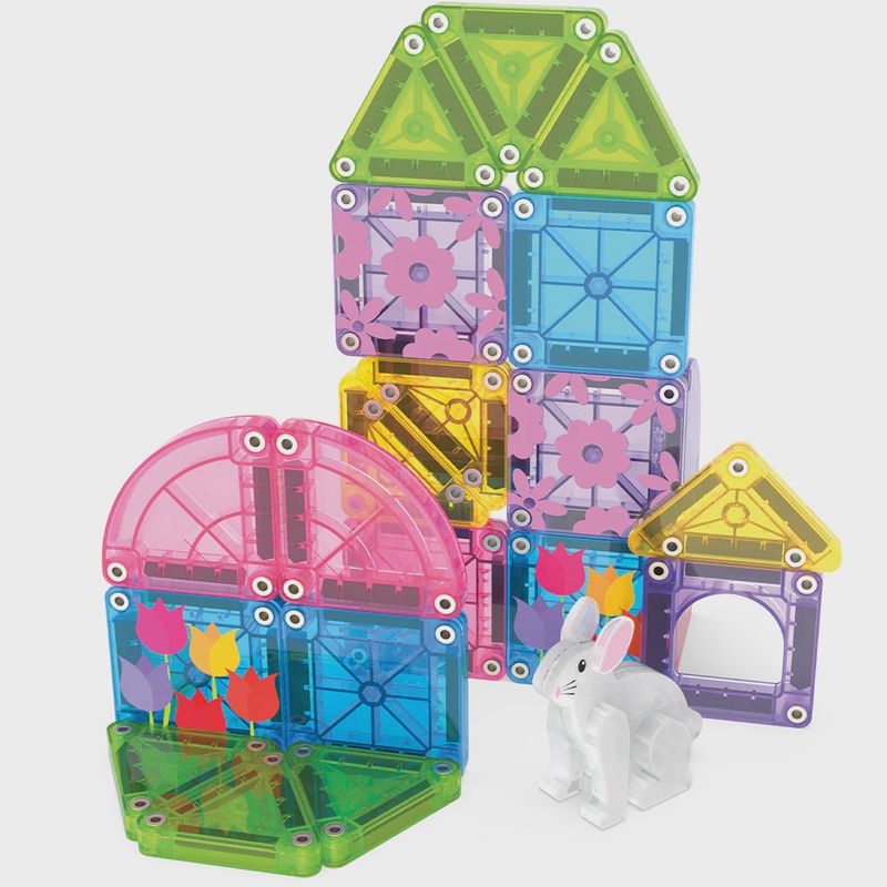 Prachtig bouwerk gemaakt met de magnetische tegels. waar ook een magnetisch konijntje bij zit.