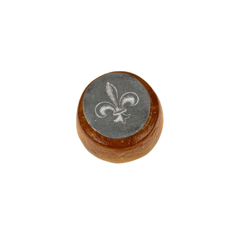 Small glass seal fleur de lis