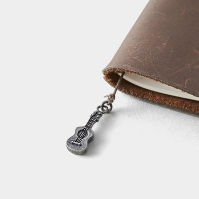 TRAVELER’S COMPANY – Traveler’s Factory – Ukulele Charm