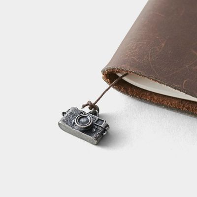 TRAVELER’S COMPANY – Traveler’s Factory – Camera Charm