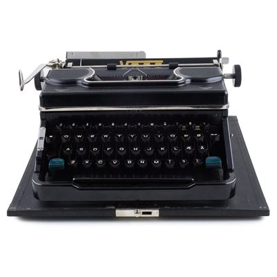 Voss Model 50 Black Vintage Typewriter