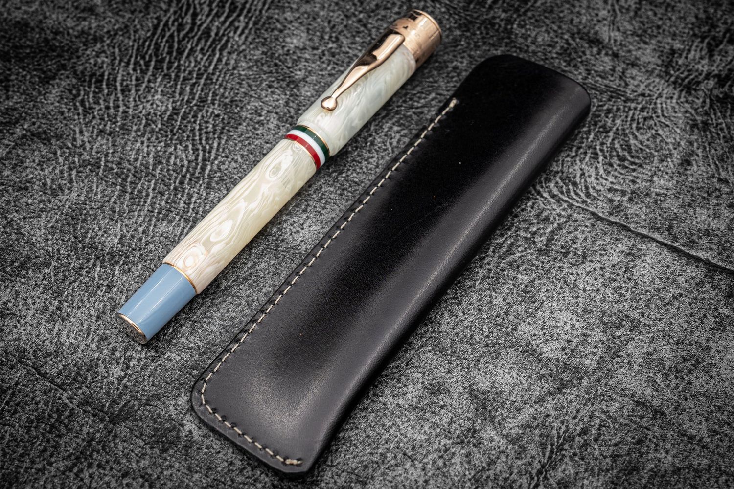 Leather Single Fountain Pen Sleeve - Black