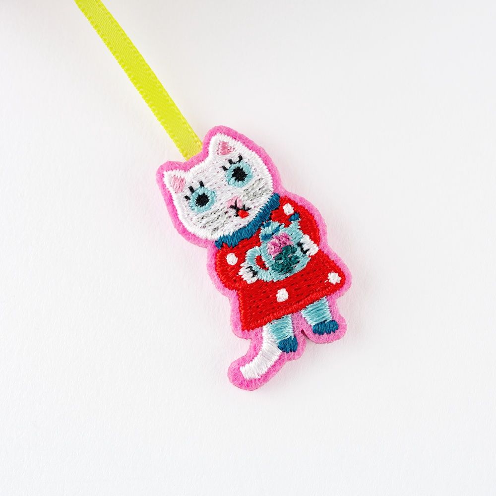 Hobonichi Embroidered Bookmark - Yumi Kitagishi: White Cat (order Aug 31st 7 pm PT)