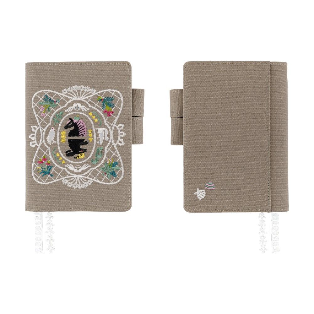 Hobonichi Techo Weeks 2026 – Edizione Iyo Okumi 'A Story About Me', In Inglese, Formato Tall & Slim, Inizio Gennaio, 240 Pagine Con Carta Tomoe River