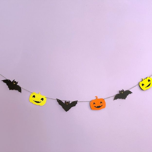 Pumpkin &amp; Bat Halloween Paper Garland