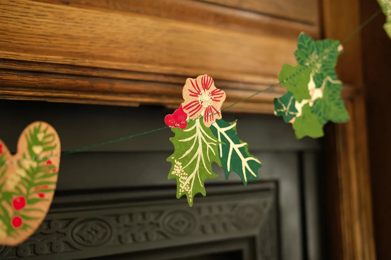 East End Press - Paper Garland - Holly and Ivy