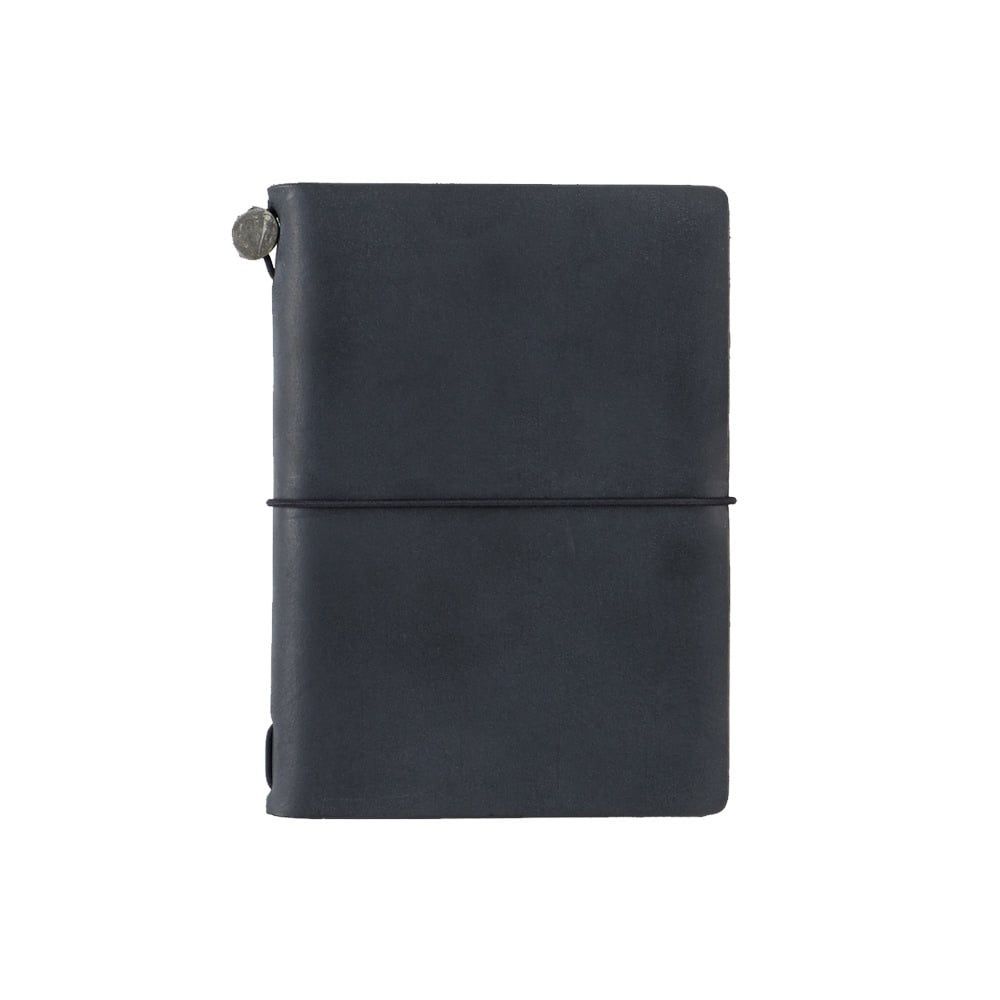 TRAVELER’S COMPANY – Traveler’s Notebook – Black (Passport Size)