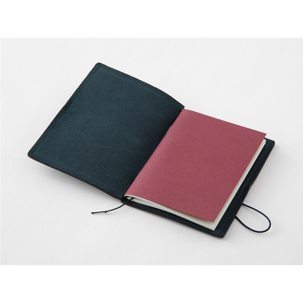 TRAVELER’S COMPANY – Traveler’s Notebook – Blue (Passport Size)