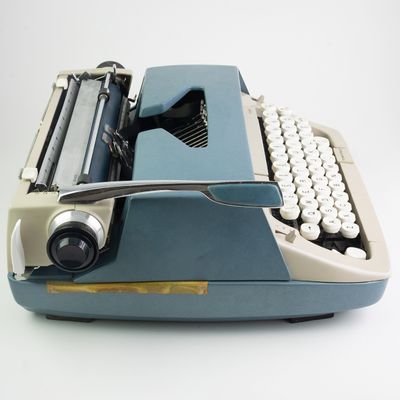Smith-Corona Galaxie Deluxe 10 Cursive Blue Typewriter