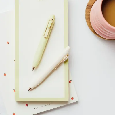 Uni-ball One P Gel Pen 0.5mm Yogurt with Rose Gold