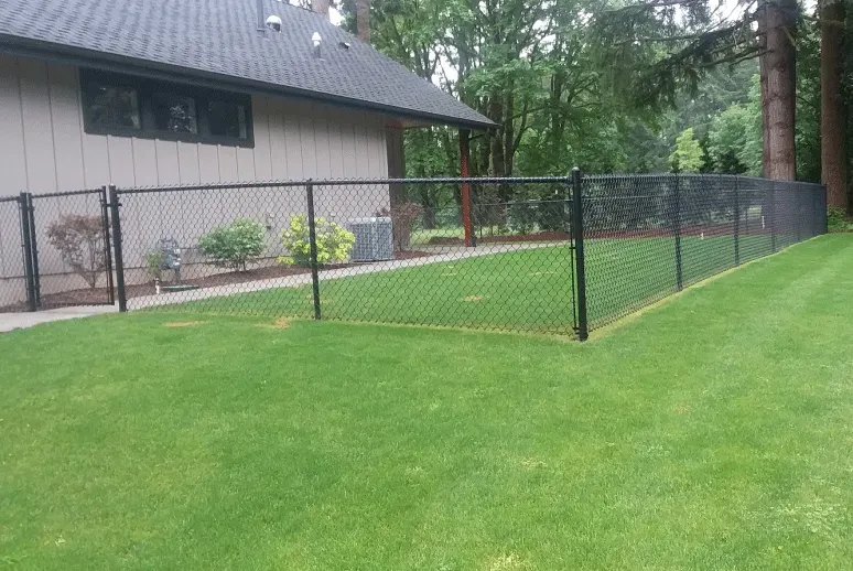 [200&#39; Length] 4&#39; Black Vinyl Chain Link Complete Fence Package