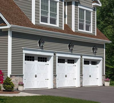 Garaga Village Collection Steel | Thickness: 2&quot; | 3 layers (polystyrene) and non‑insulated with optional polystyrene vinyl‑backed insulation