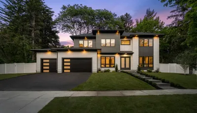 Clopay Modern Steel™