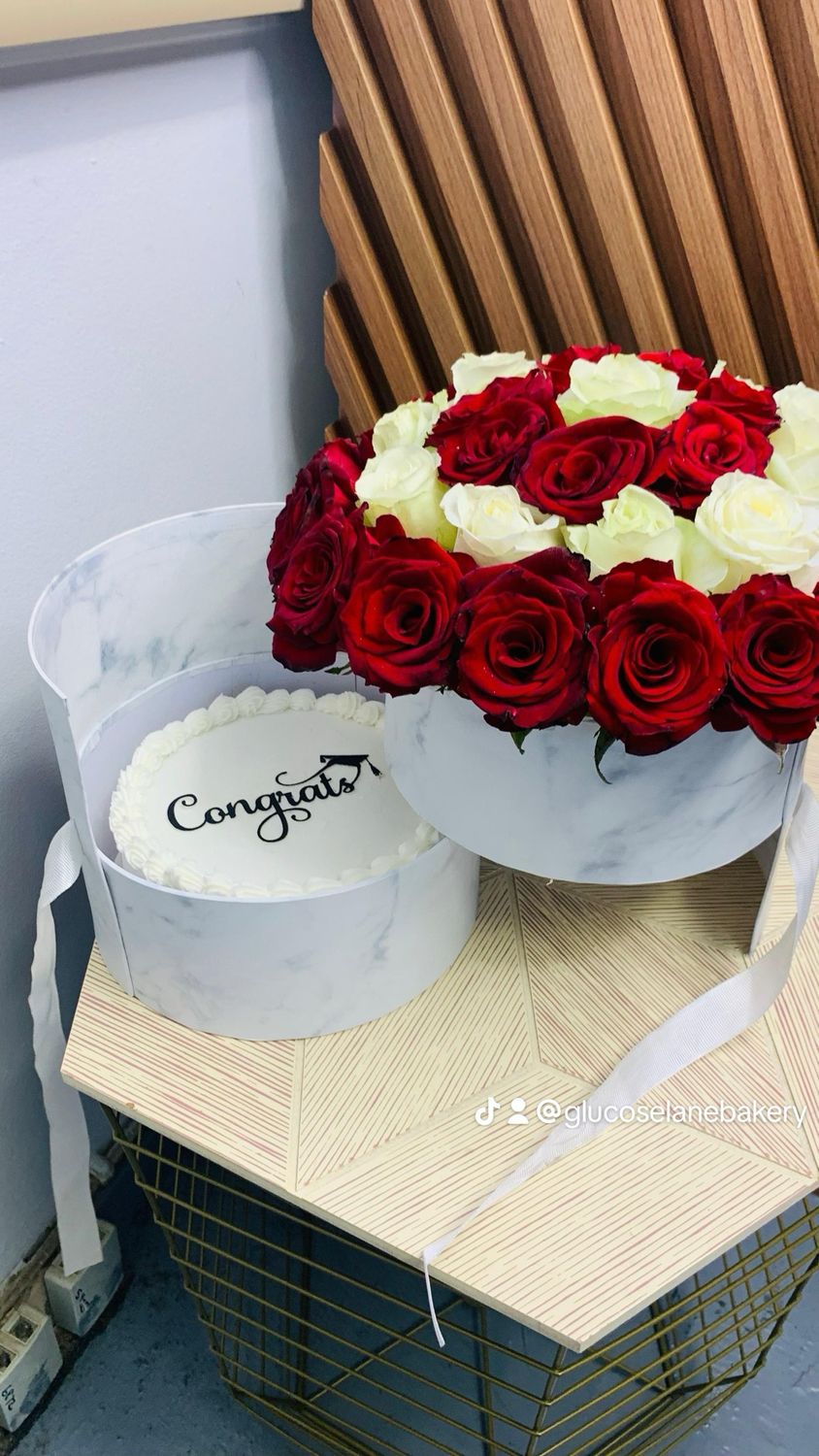 Cake And Roses Box