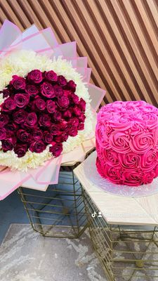 40 Purple/Pink Roses With Cake