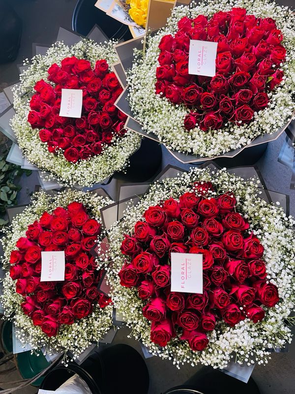 A Bunch of 40 Roses  + Gyp