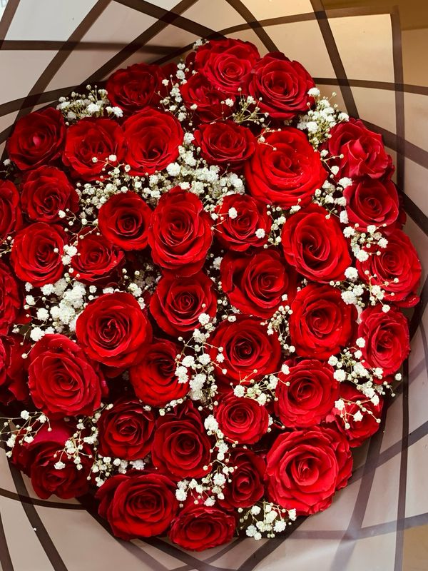40 Red Roses With Gyp
