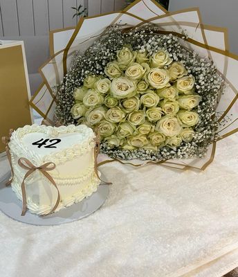 40 Roses + 18cm Cake