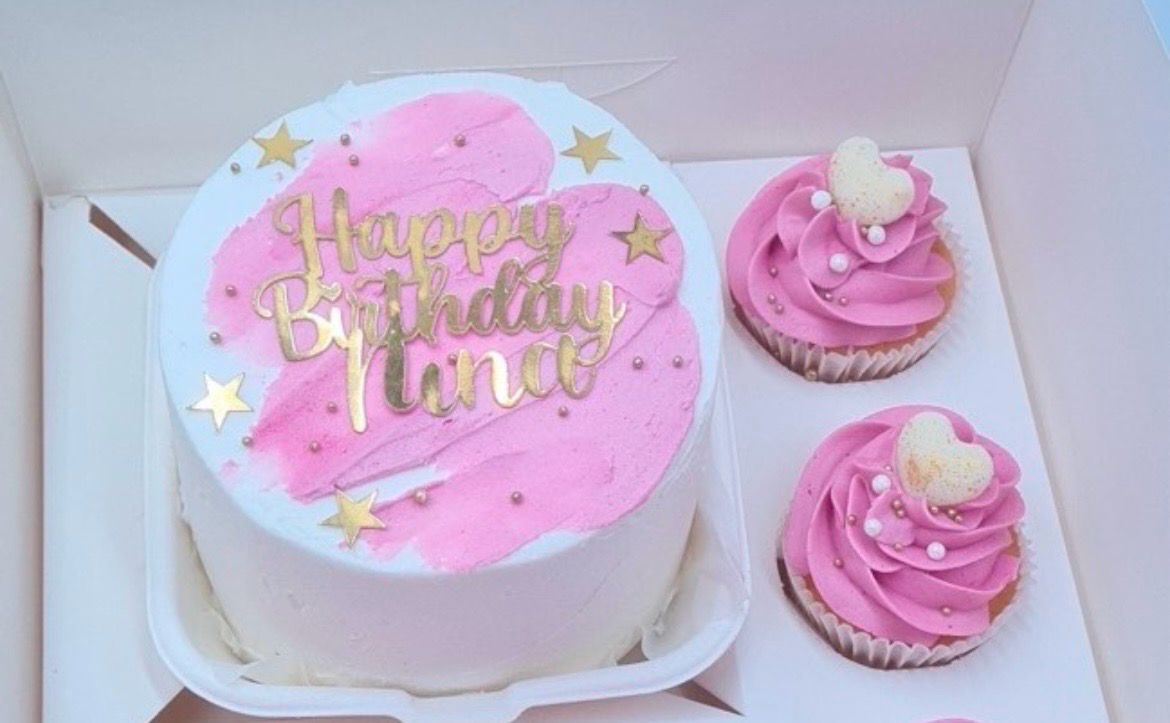 Bento cake With 2 Cupcakes