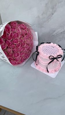 40 pink roses with 15cm mini Cake