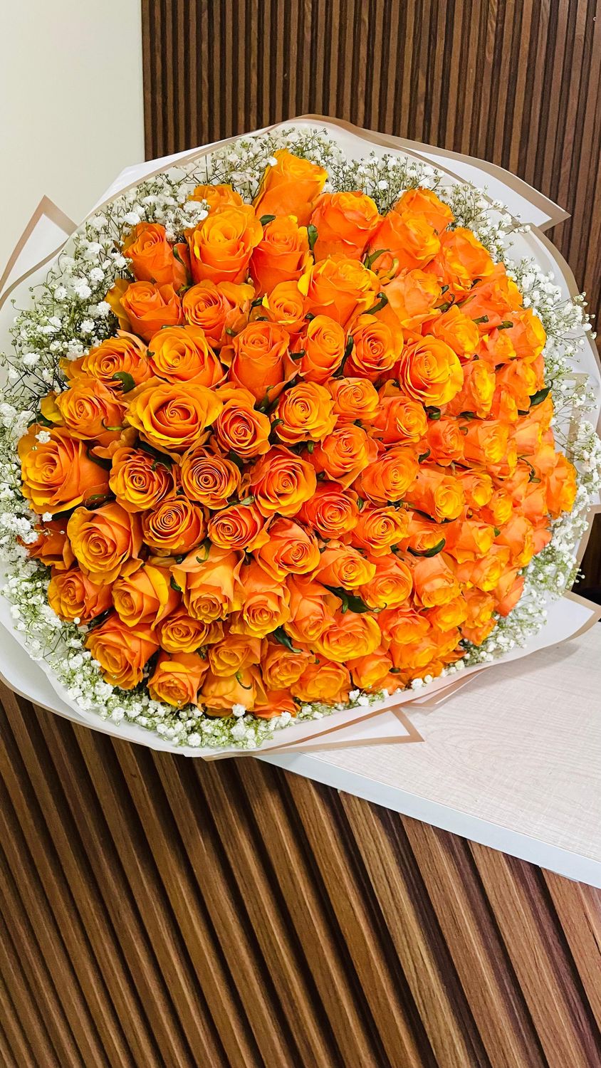 100 Orange roses with Gyp