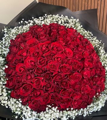 100 Roses With Baby Breath
