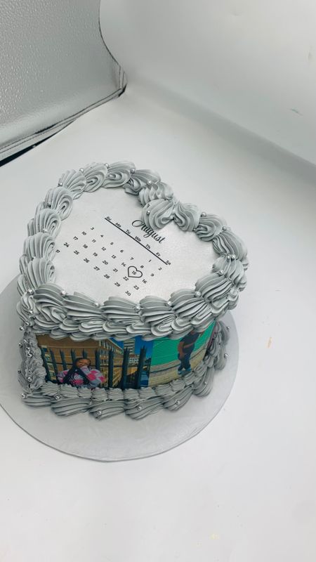 18cm Heart-Shaped Photo Cake