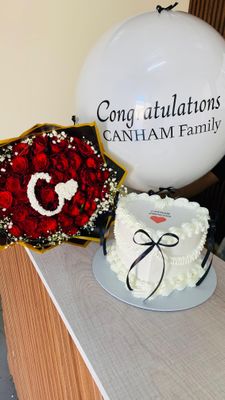 40Roses + 18cm heart Shaped Cake and personalised normal air balloon
