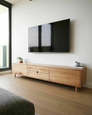 TV Lowboard BRITT aus Eiche massiv