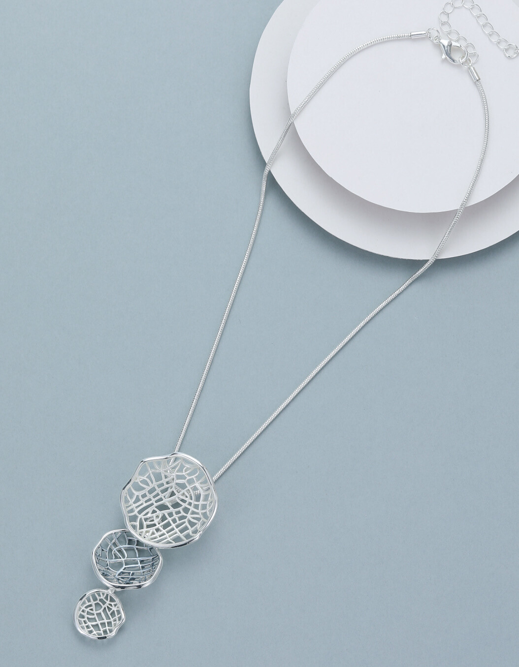 Three Drop Mesh Circle Pendant