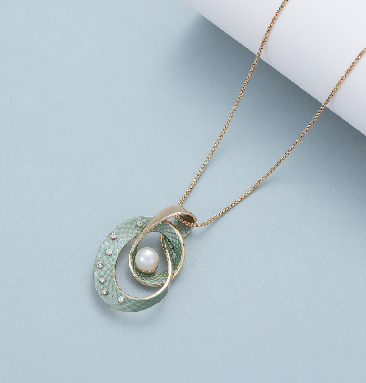 Green Swirl Faux Pearl Pendant